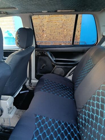 Volkswagen: Volkswagen Vento: 1993 г., 1.8 л, Механика, Седан — 3