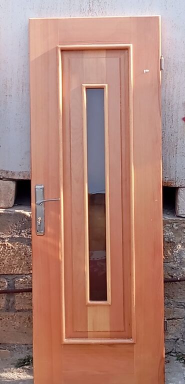 Физика: 5 ədəd fıstıq qapı: 4 ədəd şüşəli 1 ədəd sadə - Material:fıstıq -