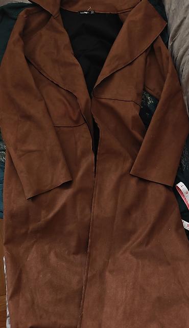 pull and bear srb: Boohoo velur trench. Vel 12, manji je. Pazuh 46-48 idealno. Vise je — 3