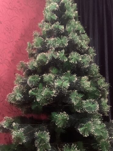 Yeni il ağacları: Hündürlüyü 2 m10 sm Eni 1 m 10 sm Süslənməyə hazır, qarlı effektli — 9