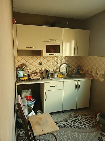 bir otaql: Həyətyanı sahəsi və kiçik yaşayış evi - Daş hasarla əhatələnmiş — 4