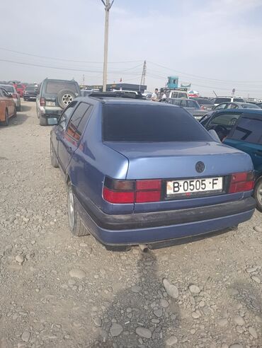 дом на обмен: Volkswagen Vento: 1993 г., 1.8 л, Механика, Бензин, Седан