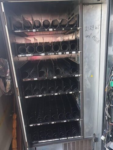 профессиональное кофейное оборудование: Торговый автомат для снеков и напитков - Формат: комбинированный