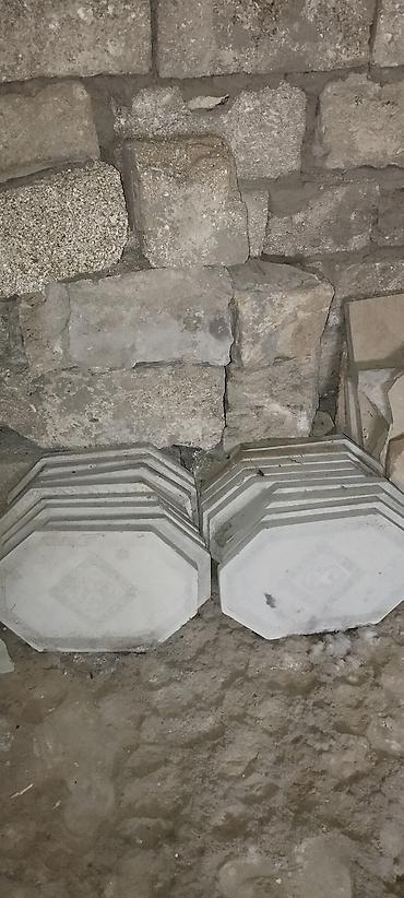beton plita: Sement əsaslı səki/terrasa plitələri 17 eded, orta (paxlavalar) — 1