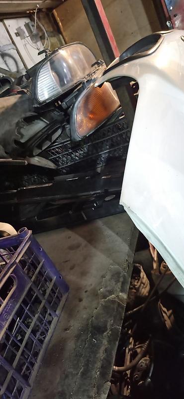 bmw e39 qapı: BMW 5 Series E39 sedan – ağ rəng Xüsusiyyətlər: - Korpus: 4 qapılı — 10
