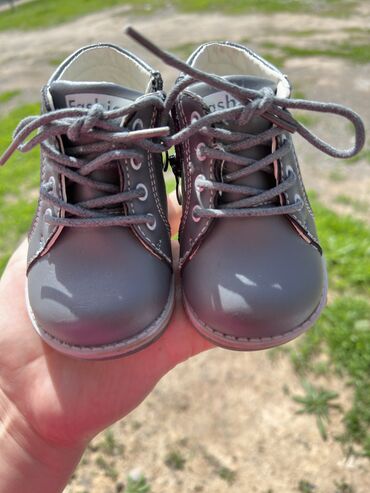 ботинки 22 размер: Новые ботинки очень в хорошем состоянии 
Размер 22 детская обувь