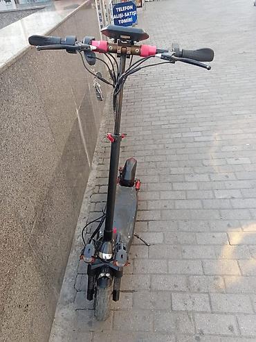 Электросамокаты: Elektrik skuter satılır. Qara və qırmızı rəng kombinasiya­sında, iri — 7