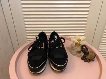 Кроссовки и спортивная обувь: 37, цвет - Черный, Б/у