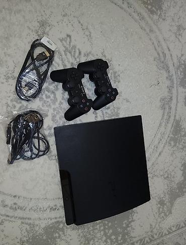 Видеоигры и приставки: Sony PlayStation 3 (PS3) Slim 512 yaddas icinde 60 oyun var 2 pult — 1