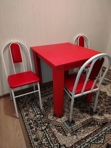 Masa və oturacaq dəstləri: Salam. Az işlenmiş heç bir problemi yoxdu 4 dest aq qırmızı malocnu — 2