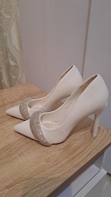бирюзовые туфли: Zərif qadın tuflisi – klassik stilettos modeli - Rəng: ağ/ivori - — 2