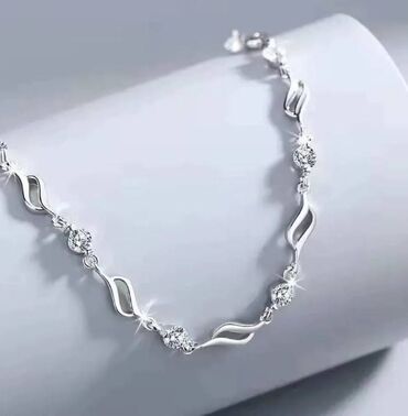 Bracelets: Adjustable bracelet, Material: Stainless steel