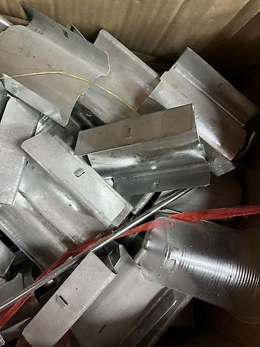 Металлические зажимы/держатели для лент и проволоки Описание: -