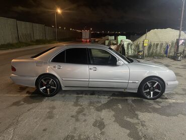 фольксваген пассат 2 0: Mercedes-Benz E 240: 2.2 l | 2000 il Sedan