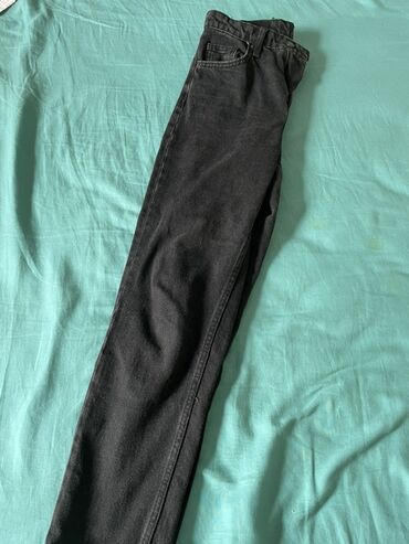 Cinslər, Bershka, XS (EU 34), rəng - Qara