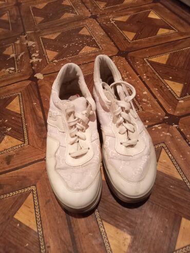 Кроссовки и спортивная обувь: Bershka, Размер: 37, цвет - Белый, Б/у