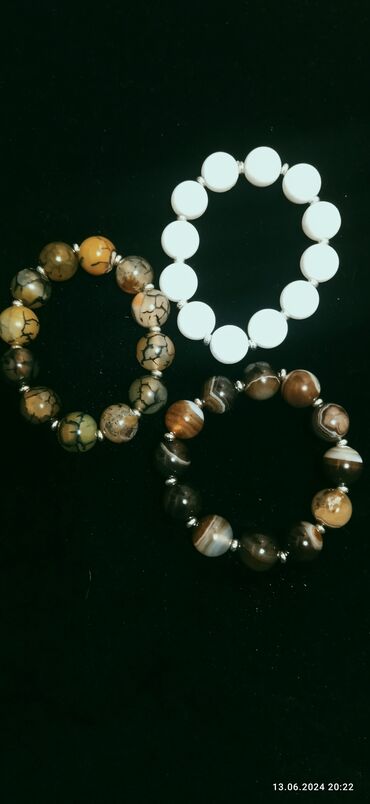 бусы янтарные: Продаю новые браслеты из натуральных камней( кошачий глаз, змеиный