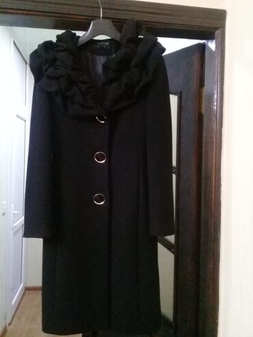 palto qara: Пальто M (EU 38), цвет - Черный