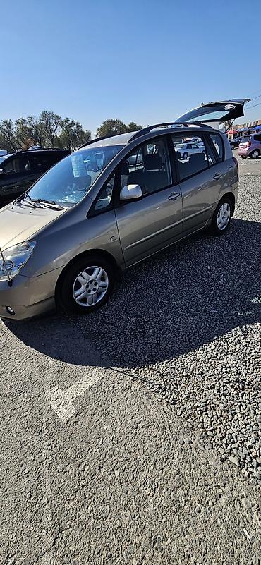 б4 80: Toyota Corolla Verso: 2002 г., Механика, Бензин, Минивэн — 3
