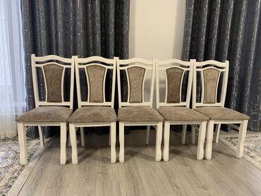 стулья мебель: Отургучтар Майрамдар үчүн, Каптоосу менен, Колдонулган