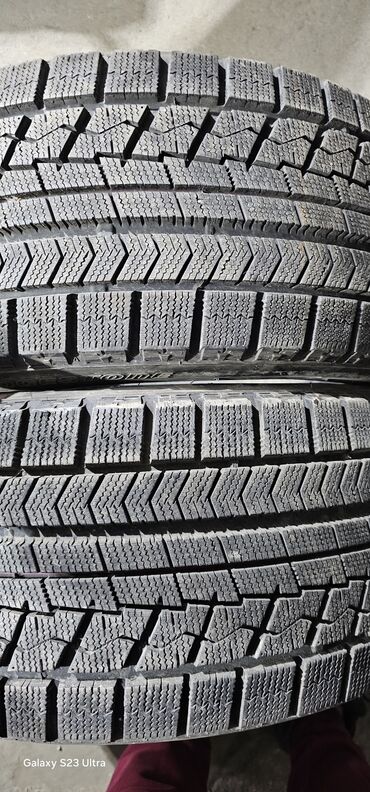 Шины: Шины 255 / 40 / R 19, Зима, Б/у, Пара, Легковые, Япония, Bridgestone