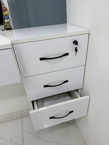 utu stolu: Divardan masa, İşlənmiş, Açılan, Şüşə, Kvadrat masa — 3