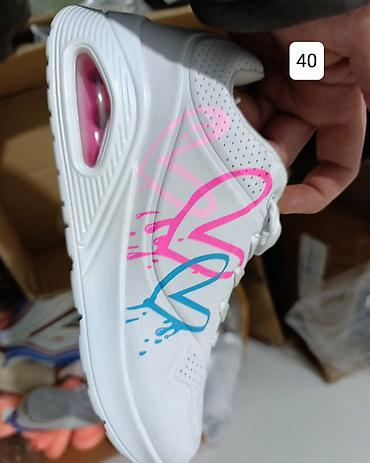 Patike: Poslednji komadi 
2850 din
sdl — 6