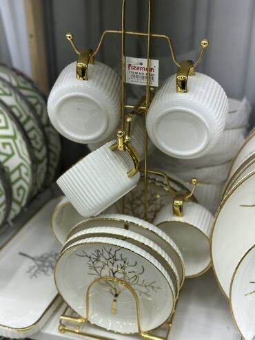 набор посуды люминарк 19 предметов: Набор посуды из фарфора с золотистым декором. Состав: - Кружки/чаевые