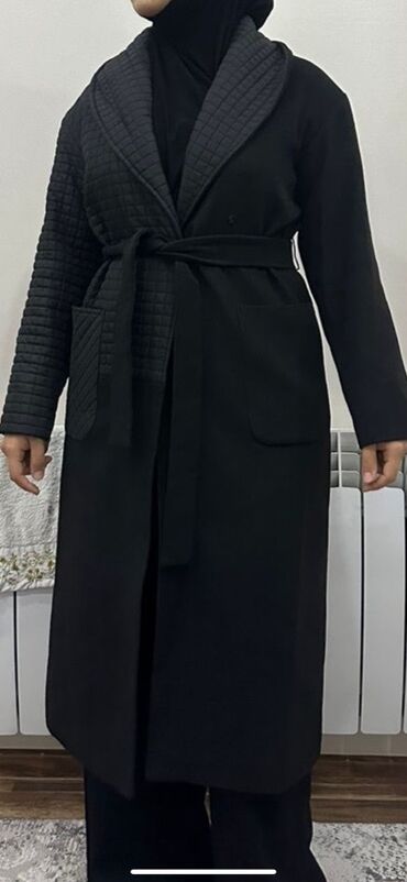 Pencəklər: Qadınlar üçün qara uzun palto/təmiz kaşmir.350 manata alınıb, təcili
