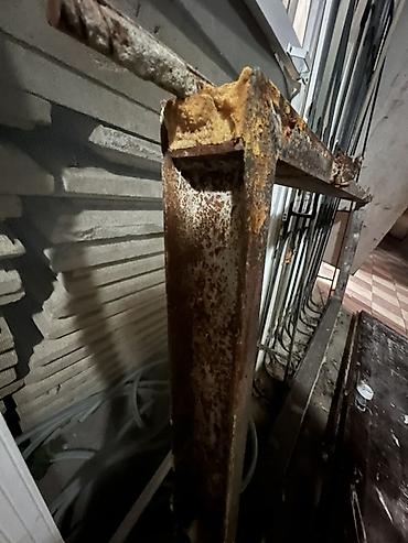 2ci el qapi: Metall giriş qapısı 
Islenmisdir Normal Qapidir 
En 90 
Hun 2.05 — 9