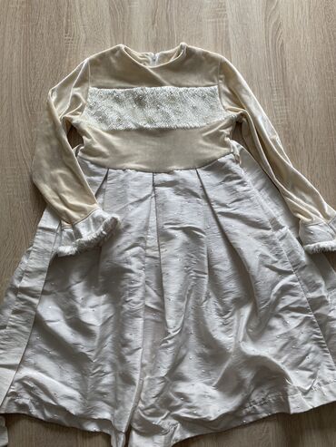 размер 5 6 лет: Детское платье, цвет - Белый, Б/у