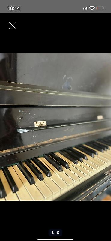 Музыкальные инструменты: Upright piano – “Ukraina” markası (klaviatura üzərində loqo görünür) — 3