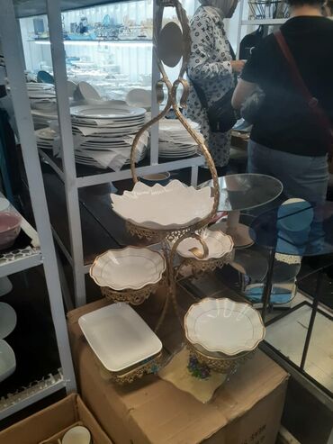 Аксессуары для кухни: Кондилябр и подставки для зеркал с деревянными тарелками.Принимаем