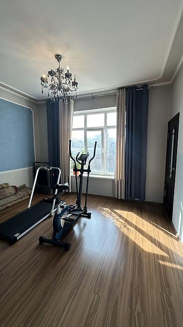 Продажа коттеджей и домов: 📍 Продается 2 х эт дом Город: Бишкек (район Молодая Гвардия) • 🏠 — 21