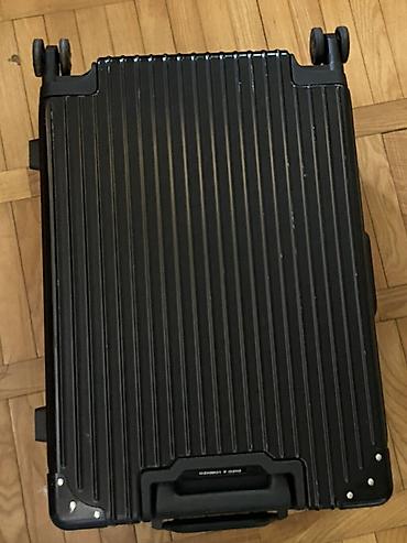 Veliki kofer na točkiće – crni, aluminijumski hard-shell - Materijal