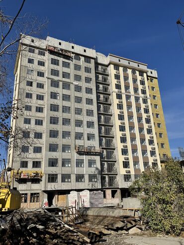 продаю 2х ком кв бишкеке без ремонта токтогул ткрусбекова: 2 бөлмө, 61 кв. м, Элитка, Евроремонт