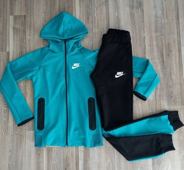 Gornji i donji deo: Nike ženska trenerka

Novo
Pamuk
Veličine xs s m l — 9