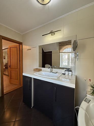 Долгосрочная аренда домов: 175 м², 5 комнат, Кондиционер, Забор, огорожен, Парковка — 12