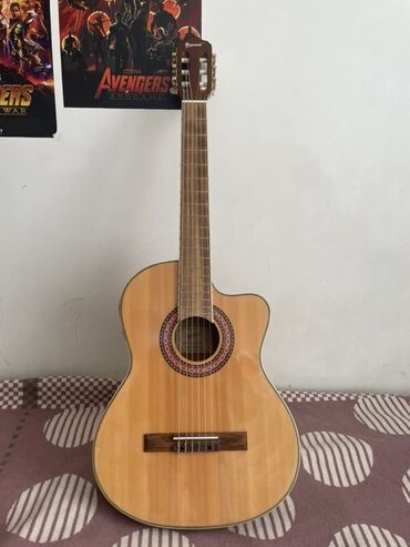 Пианино: Классическая гитара, Ibanez