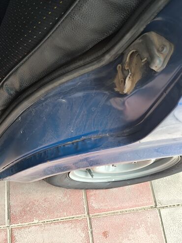 VAZ (LADA): VAZ 2107, mavi rəngli sedan Xüsusiyyətlər: - Kuzov: sedan, klassik — 10