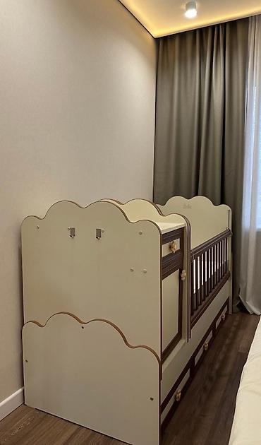 продать детскую кроватку: Детская кровать 2 в 1. Разбирается на 2 кровати, верхняя для — 4