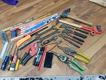 Наборы инструментов: Universal əl alətləri və aksesuarlar dəsti Məzmun: - Açarlar — 2
