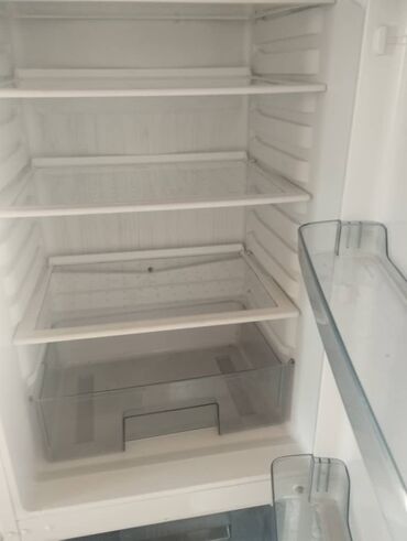холодильник ветряной: Холодильник Avest, Б/у, Трехкамерный