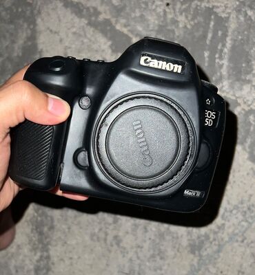 canon 1100d qiymeti: Obyektivsiz satılır üstündə iki batereyka və şarj aləti ilə