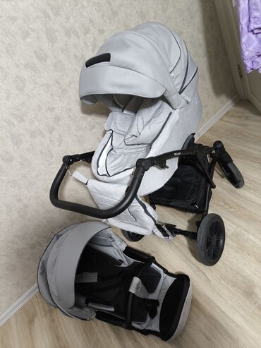 Коляски: Коляска, цвет - Серебристый, Б/у — 1