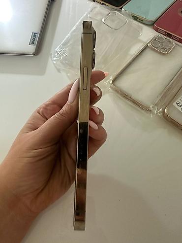 IPhone 13 Pro, zlatna boja - Ekran 6.1", Super Retina XDR OLED, ravni