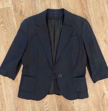 Пиджаки, жакеты: Пиджак (хлопок) б/у в идеальном состоянии,размер 42-44,цена 1700 сом