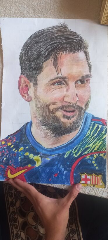 ev şekilleri: Messi a 3 portret satilir