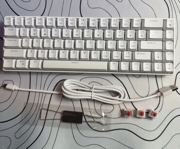 Комплектующие для ПК и ноутбуков: Ağ rəngdə, kompakt mexaniki klaviatura, USB-C kabeli ilə təchiz