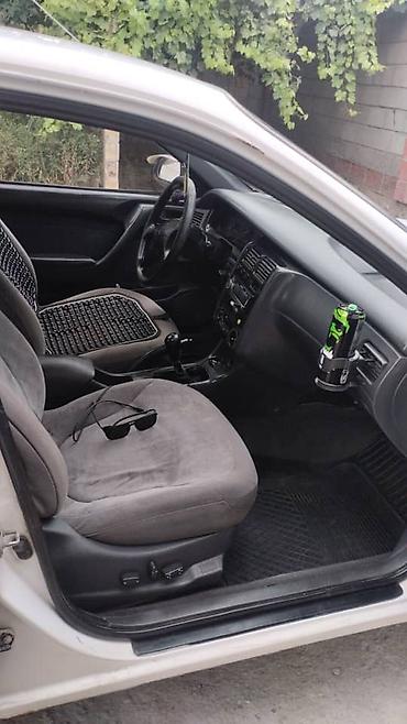 jon deer: Toyota Carina E: 1994 г., Механика, Бензин, Лифтбек — 4